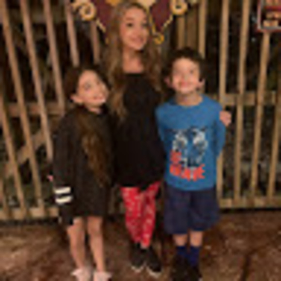 Meet your Posher, Felicia - Picture 1 of 1